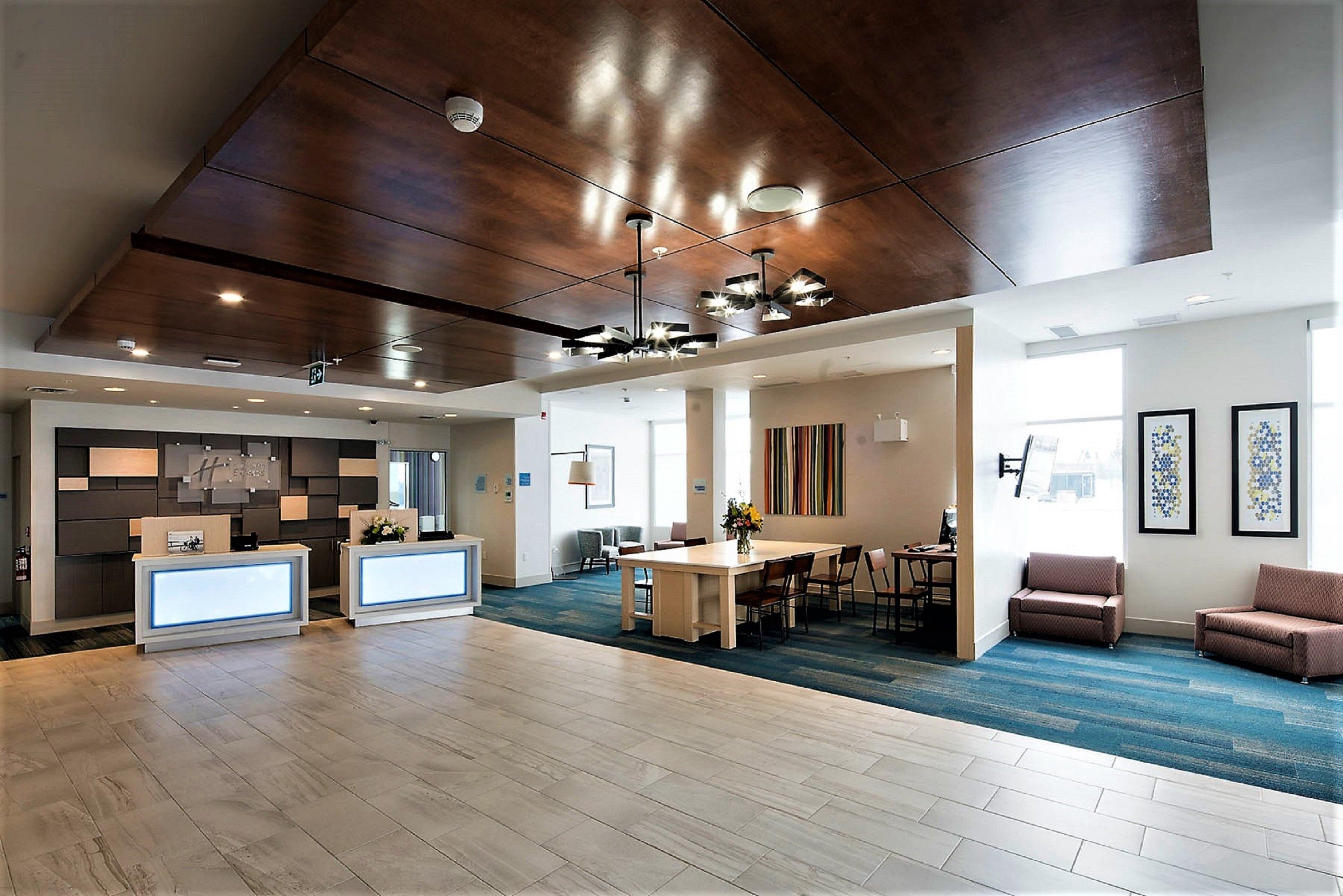 Holiday Inn Express - Red Deer North By Ihg Экстерьер фото