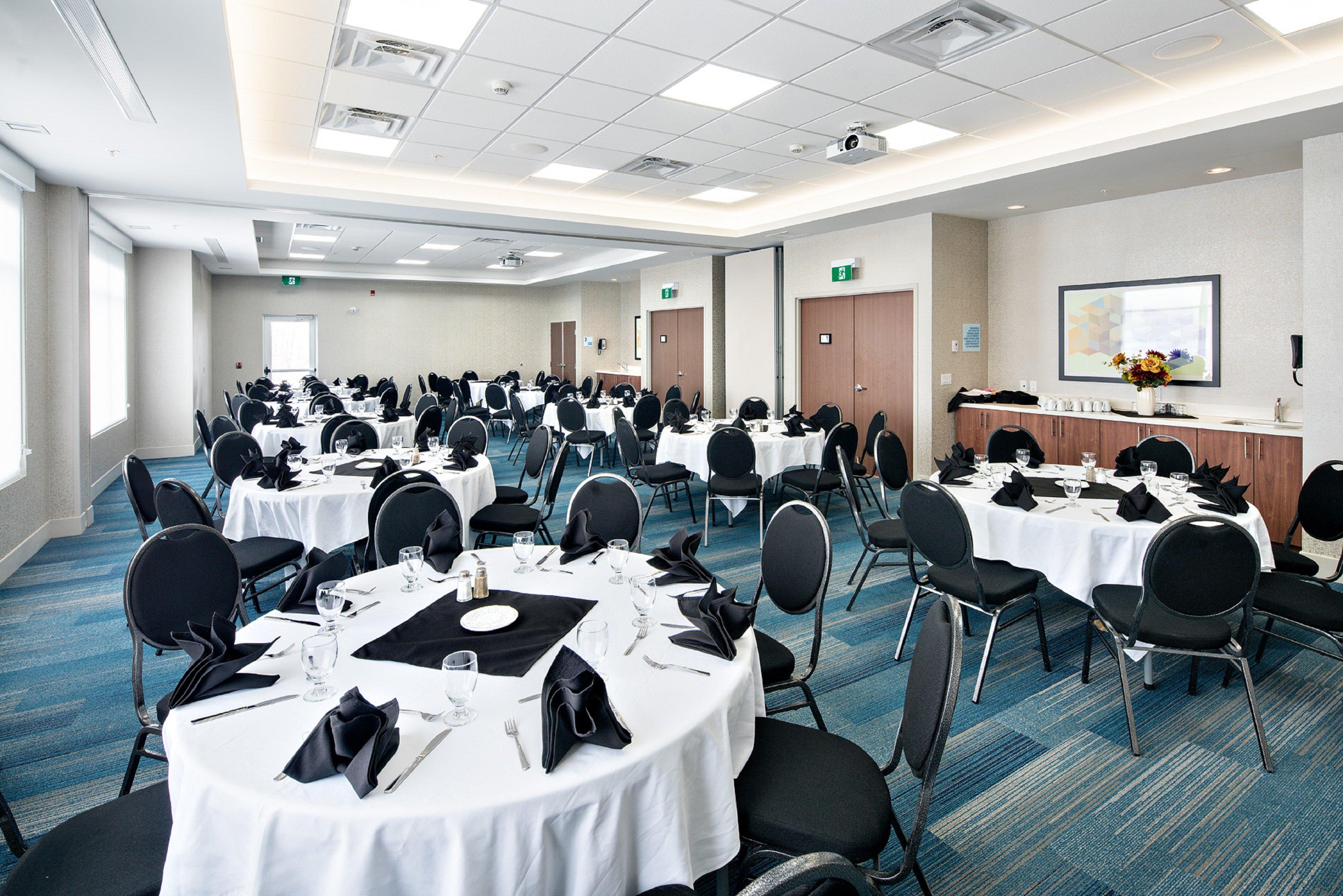 Holiday Inn Express - Red Deer North By Ihg Экстерьер фото