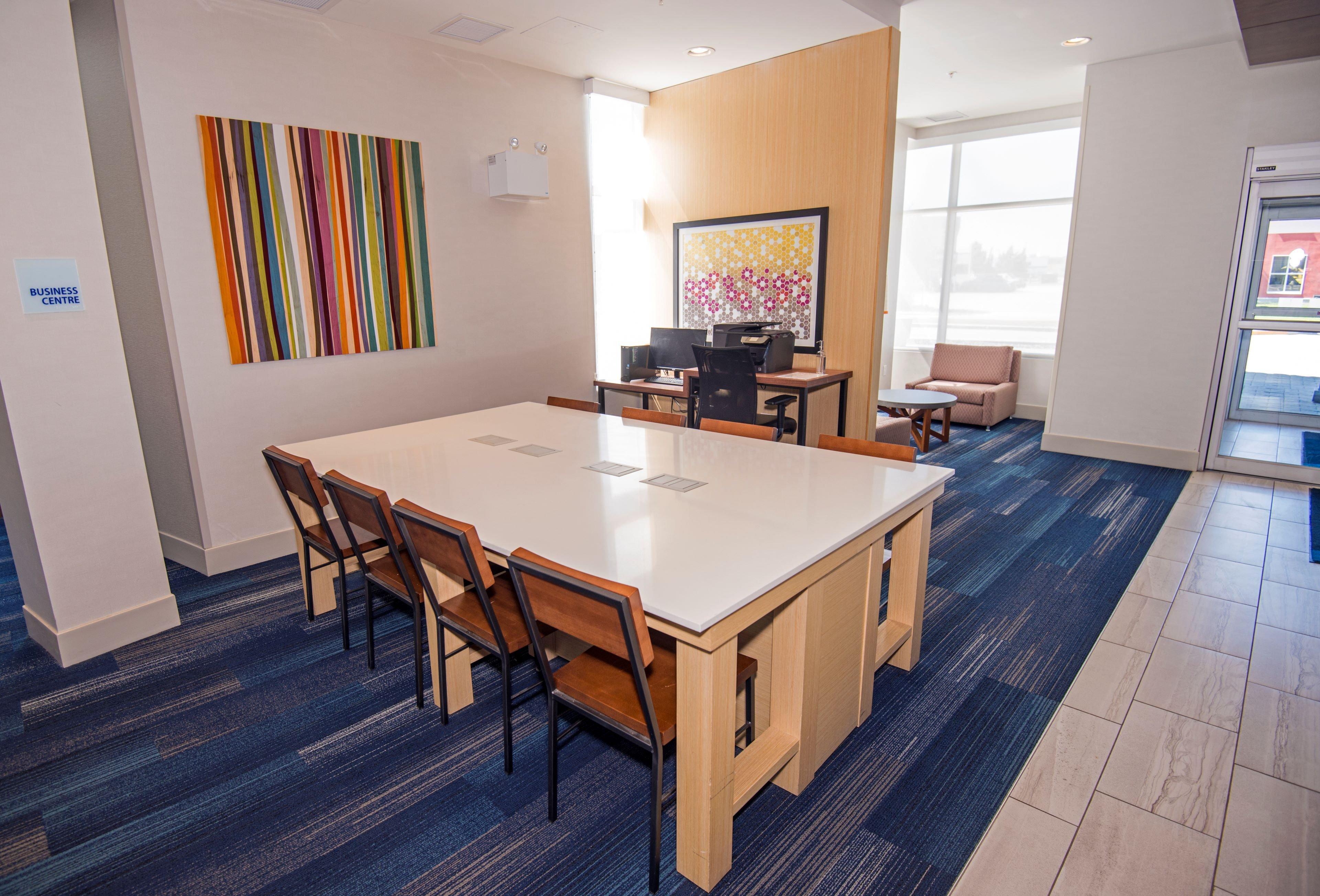 Holiday Inn Express - Red Deer North By Ihg Экстерьер фото